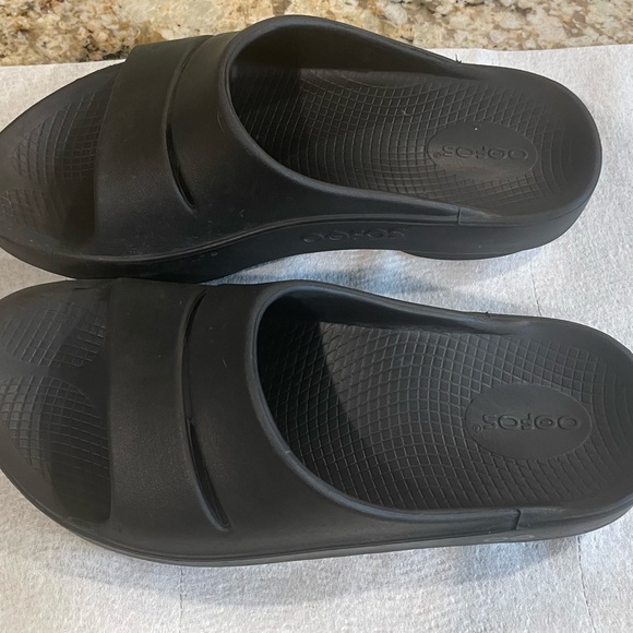 OOFOS Black Comfort Slides - Picture 1 of 5